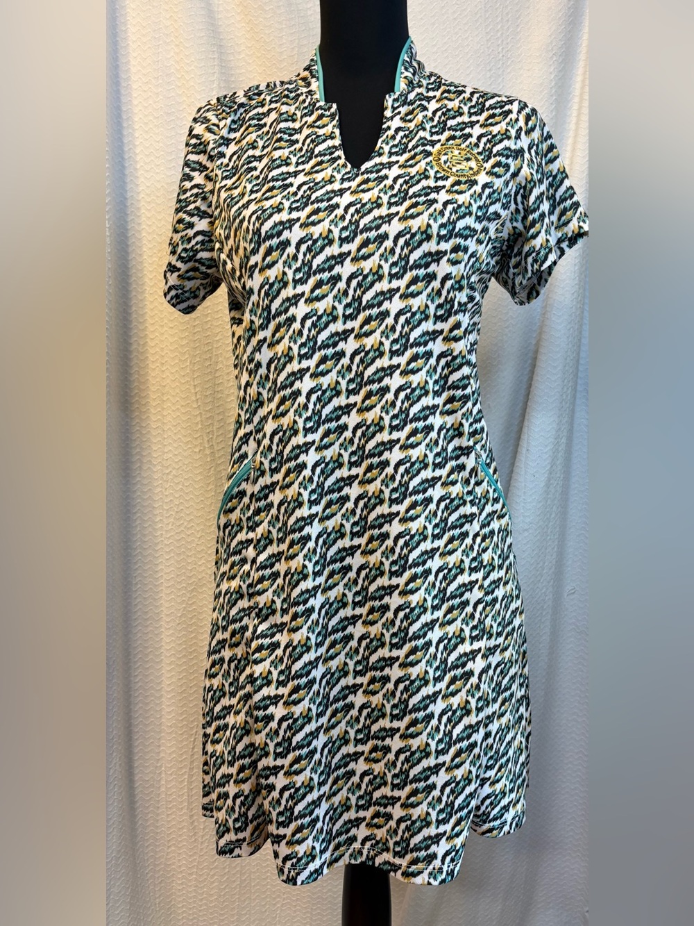 Bermuda Sands printed polo golf dress with golf course logo
Size S